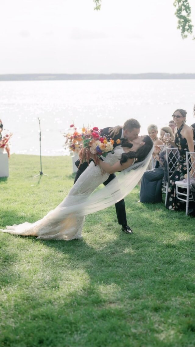 Here for alllllll the colorful wedding days!

@moeandkevphoto @innsofauroraweddings 

#localflowers #fingerlakeswedding #fingerlakesflorist #colorfulflowers #lakesidewedding