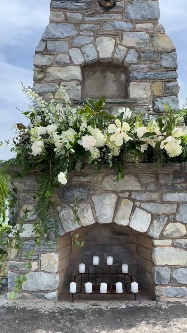 Not pictured: 5 bricks and 2 rocks on the back of these arrangements to make sure they would not blow off on the windiest day on earth.
🍃🌬️🍃

@thebarnatsilverstone 

#magnolia #lancasterwedding #lancasterflorist #fingerlakesflorist #nofloralfoam