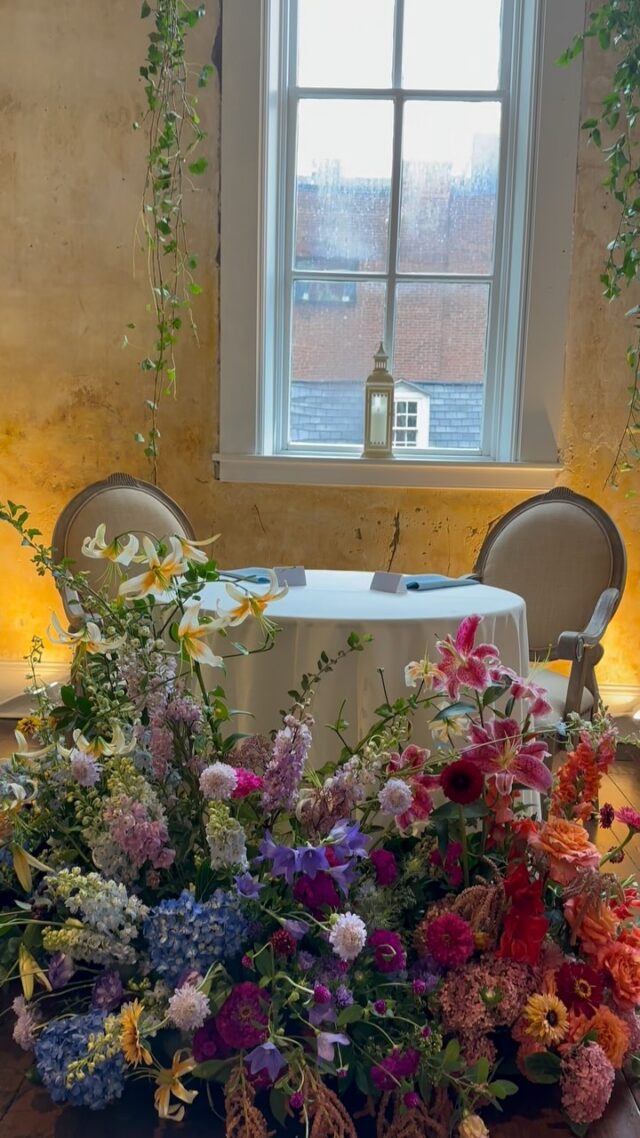 It was a colorful weekend for love at @excelsiorlancasterpa !!

@excelsiorlancasterpa @spruceweddingsandevents @treasured.events @shumakerpdt @garrity_powers @kirstenhartzellphotography 

#lancasterwedding #fingerlakeswedding #colorfulwedding #localflowers #summerwedding