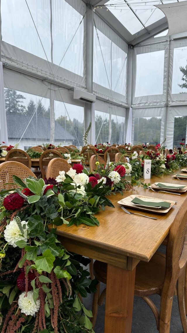 When someone tells a florist it’s “just flowers”…….my Head starts spinning!!!!!

Kinda THE main thing that makes your wedding come alive. 

@thevenueatcarleybrook @themustardseedcafewaymart 

#localflowers #lancasterflorist #fingerlakesflorist #fingerlakeswedding #lancasterwedding