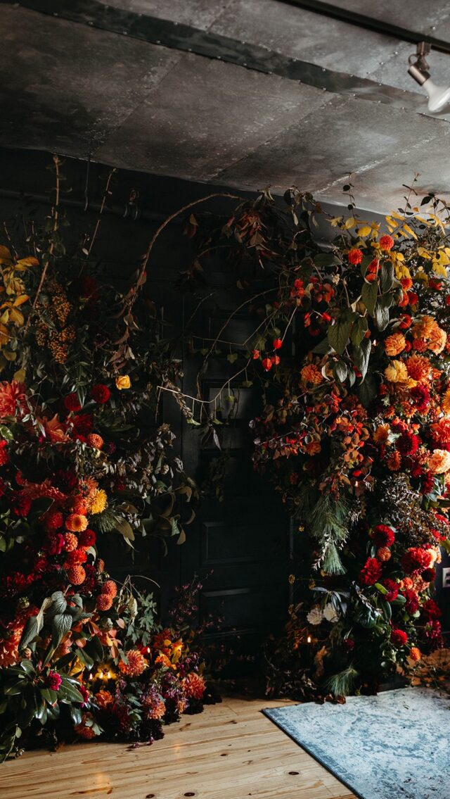 Favorite creepy-season wedding install ever.

@madeline.isabella @thesixthfloorlanc @major_vibes @discocowboychlo @sol_tattooer @splintsanddaisies

#fallwedding #dahlias #localflowers #nofloralfoam #october #thriller #halloween