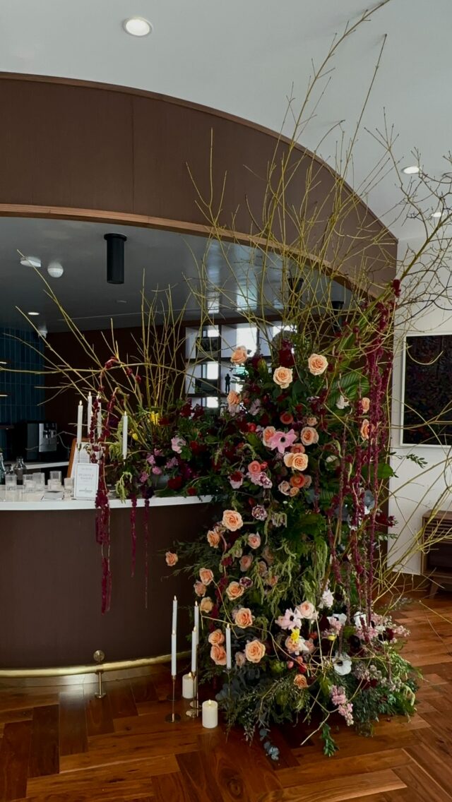 From Sunday at “With This Ring”, hosted by @brentlmiller & @eventsbygillianandco !
Always a blast reconnecting with industry friends, and meeting adorable couples.
And hanging with flower bestie @blossomblissflorist ! Last image captured by Kristen….. she brings out the best in me.

#lancasterflorist #lancasterwedding #nofloralfoam #lancasterpa #hangingamaranthus